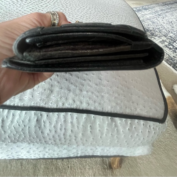 Gucci Black and Gold Leather Horse-bit Wallet - Picture 7 of 13